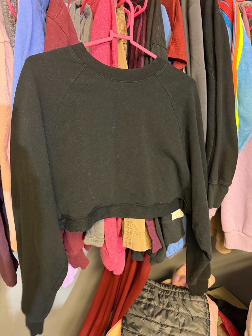 ALO Yoga Black Cropped Crewneck Sweatshirt